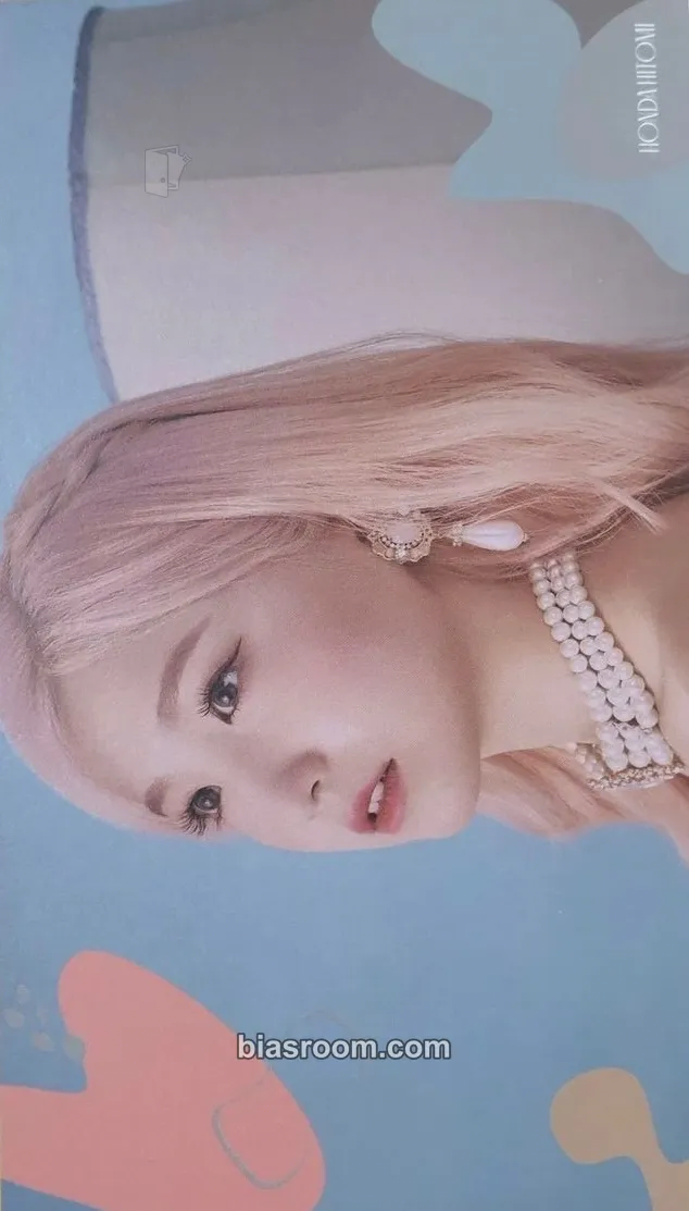 Hitomi BLOOM*IZ Photocard - IZ*ONE - IZ*ONE K-pop photocard