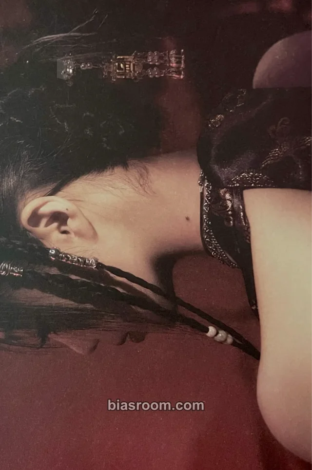 Soojin - Soojin - AGASSY Album postcard album inclusion horizontal red version