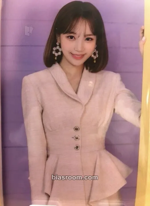 Kim Chaewon Twelve Photocard - IZ*ONE - IZ*ONE K-pop photocard