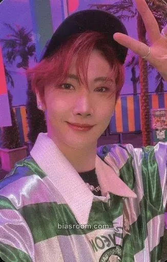 Hoyoung Liminality - EP.Love Photocard - VERIVERY - VERIVERY K-pop photocard
