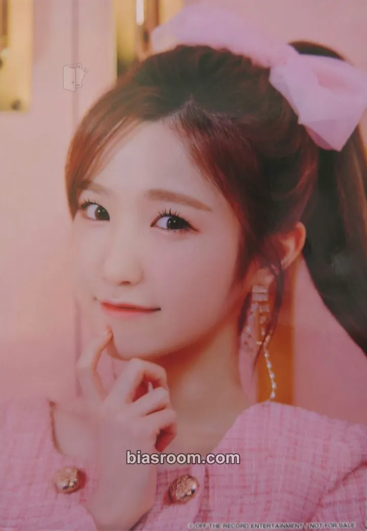 Hitomi Twelve Photocard - IZ*ONE - IZ*ONE K-pop photocard