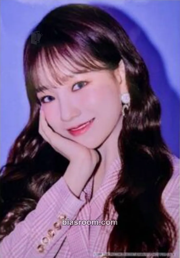 Jo Yuri Twelve Photocard - IZ*ONE - IZ*ONE K-pop photocard