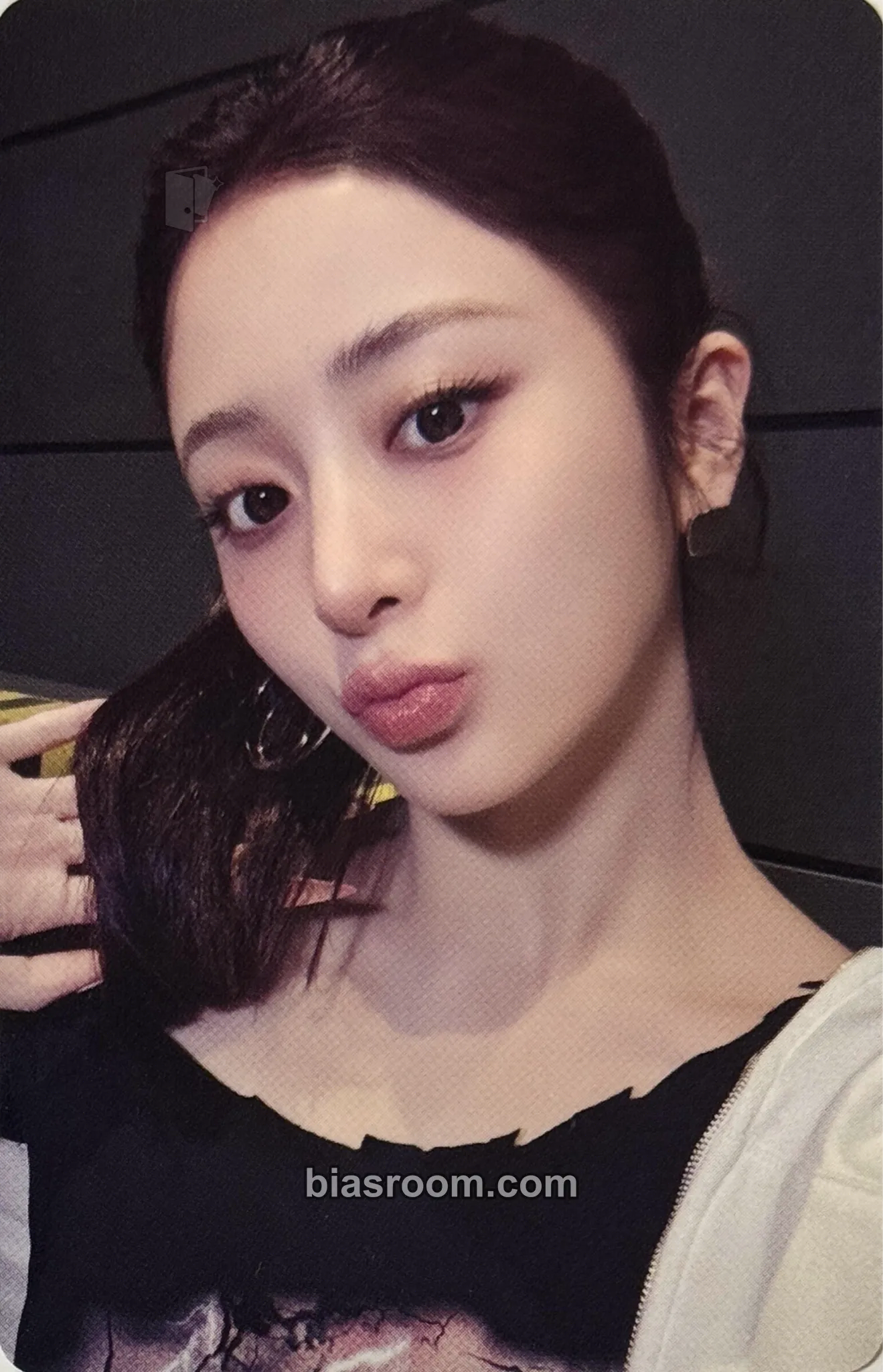Huh Yunjin PUREFLOW pt.1 Photocard - LE SSERAFIM - LE SSERAFIM K-pop photocard