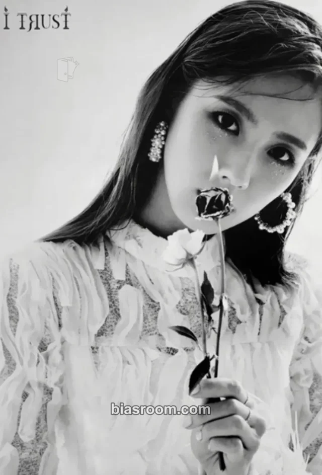 i-dle - Miyeon - I Trust Album poster pob (pre-order benefit) supplemental