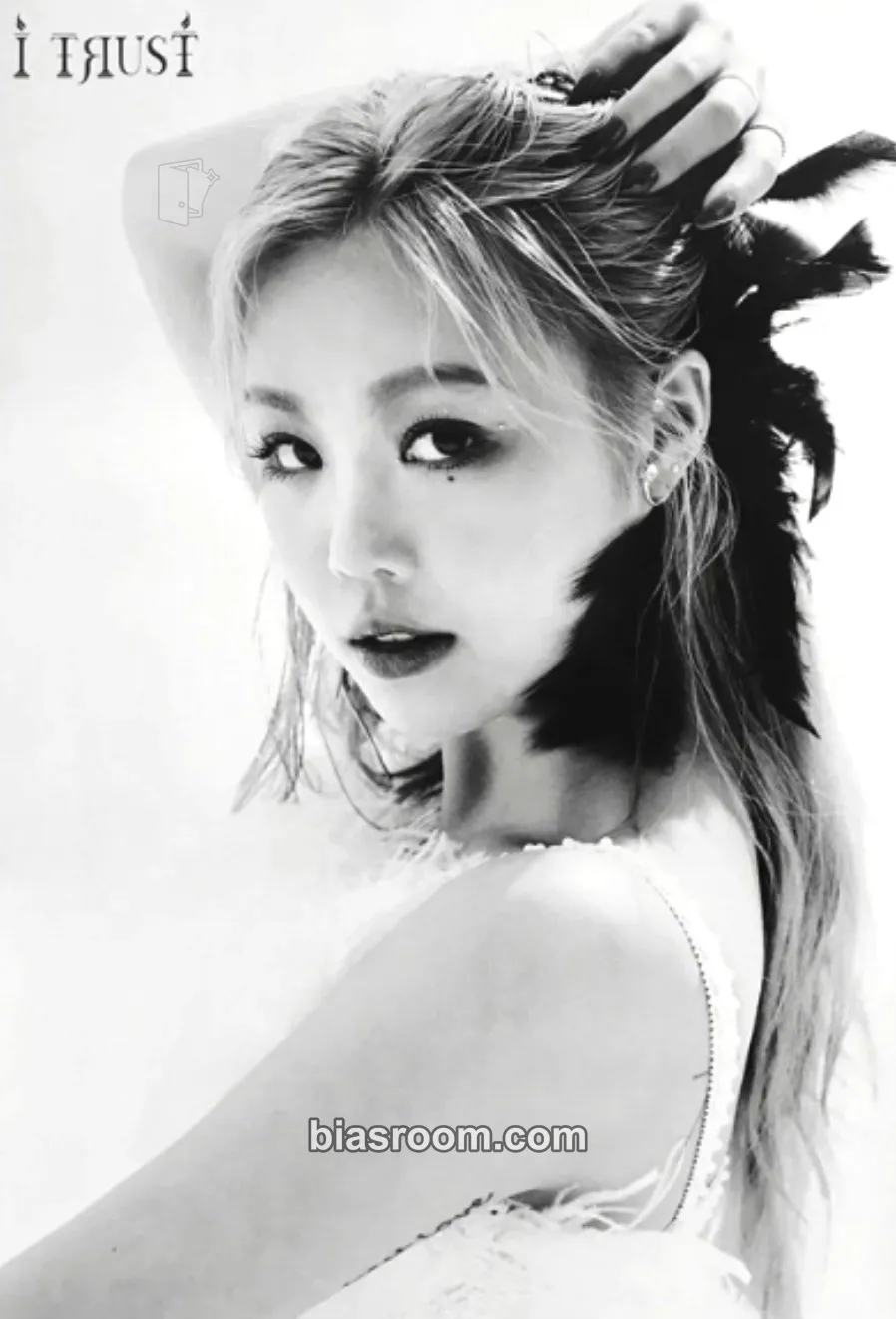 Soojin I Trust Photocard - i-dle - i-dle K-pop photocard