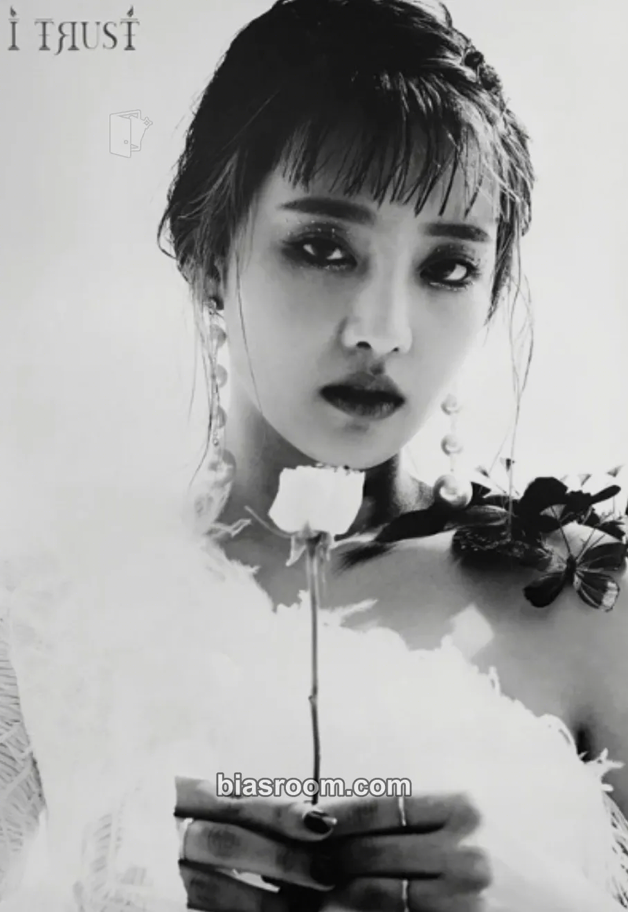 Minnie I Trust Photocard - i-dle - i-dle K-pop photocard