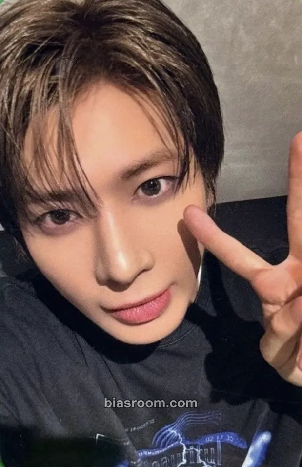 Taehyun 7TH YEAR: A Moment of Stillness in the Thorns Photocard - TOMORROW X TOGETHER - TOMORROW X TOGETHER K-pop photocard