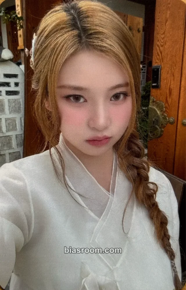 KiiiKiii - Haum - DANCING ALONE Album soundwave round 6 video call (fancall) fansign