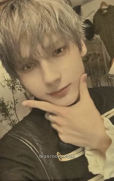 Huening Kai 2026 MOA Con Photocard - TOMORROW X TOGETHER - TOMORROW X TOGETHER K-pop photocard