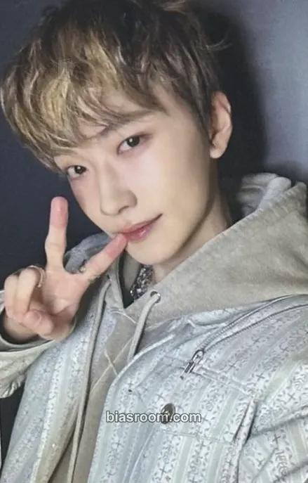Yunhu RAW AND RAD Photocard - NEWBEAT - NEWBEAT K-pop photocard