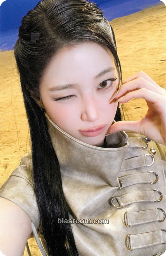 Kazuha PUREFLOW pt.1 Photocard - LE SSERAFIM - LE SSERAFIM K-pop photocard