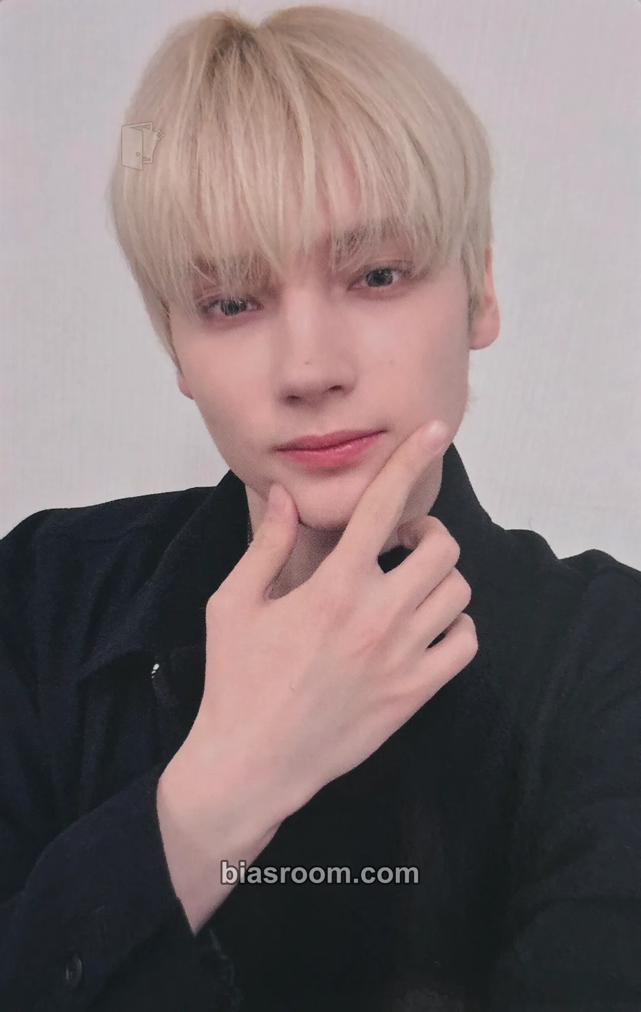 Huening Kai Starkissed Photocard - TOMORROW X TOGETHER - TOMORROW X TOGETHER K-pop photocard