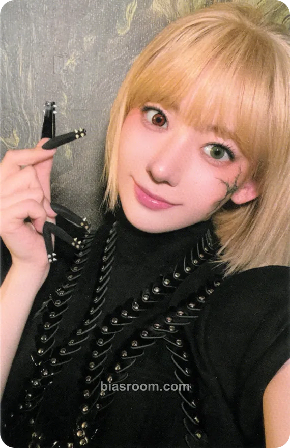 Sakura PUREFLOW pt.1 Photocard - LE SSERAFIM - LE SSERAFIM K-pop photocard