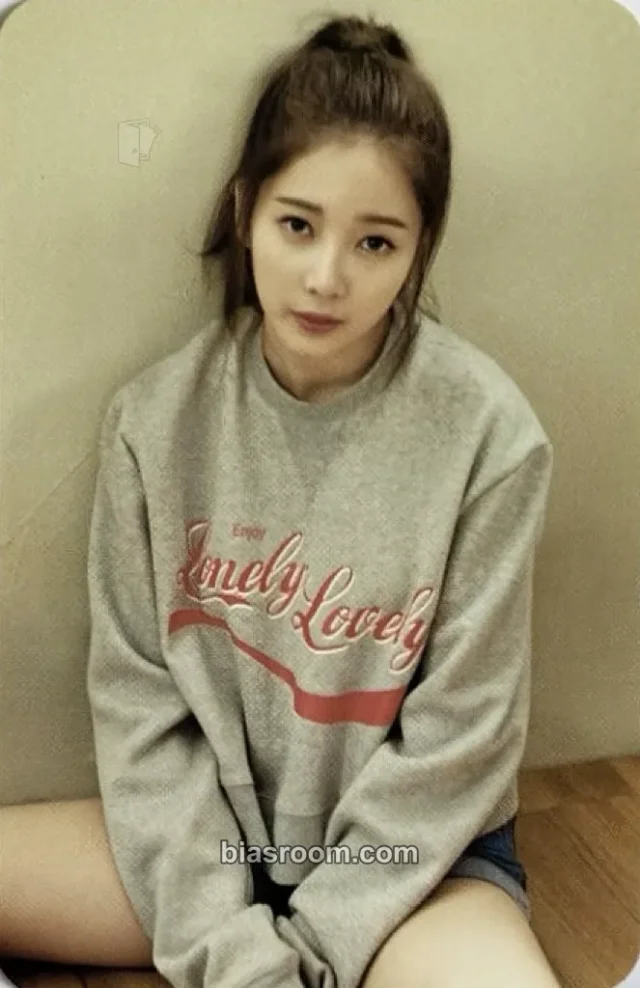 APRIL - Chaekyung - 2017 Photo Calendar Other makestar