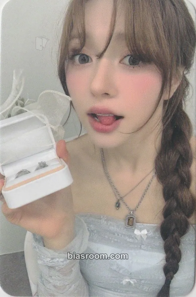 Chanelle Moon Day & Night Photocard - FIFTY FIFTY - FIFTY FIFTY K-pop photocard