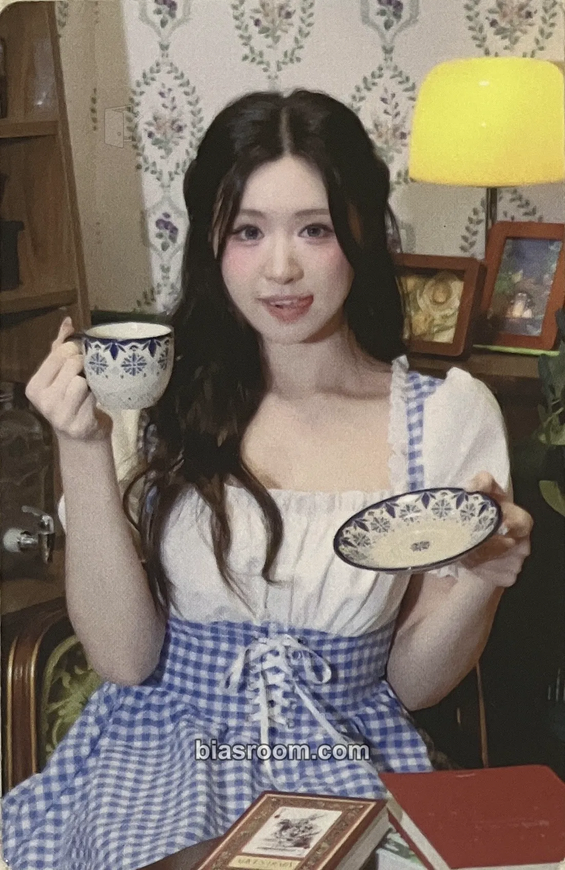 MUU (Taeryeong) Hello, Wonderland Photocard - MUU - MUU K-pop photocard
