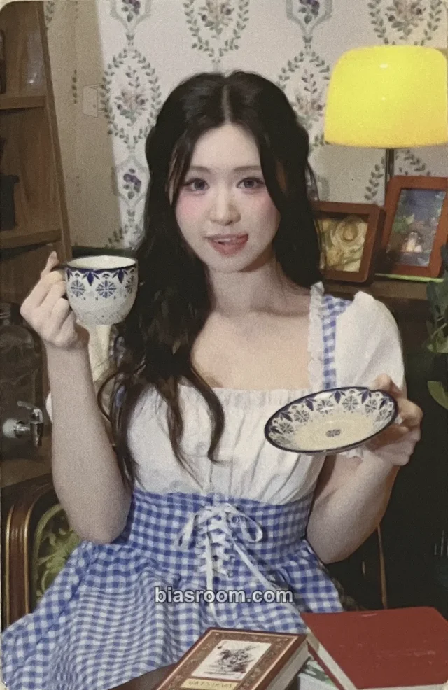 MUU - MUU (Taeryeong) - Hello, Wonderland Album album photocard photocard set KiT/kihno version