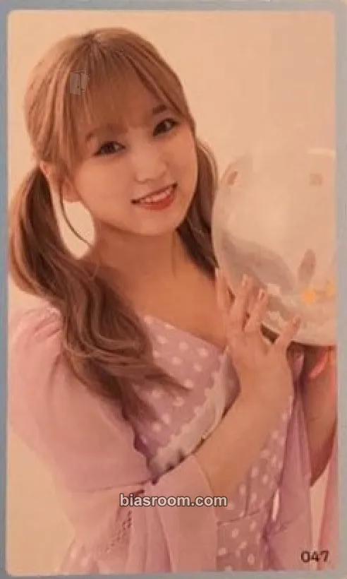 Nako EYES ON ME Photocard - IZ*ONE - IZ*ONE K-pop photocard