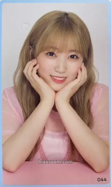Nako EYES ON ME Photocard - IZ*ONE - IZ*ONE K-pop photocard