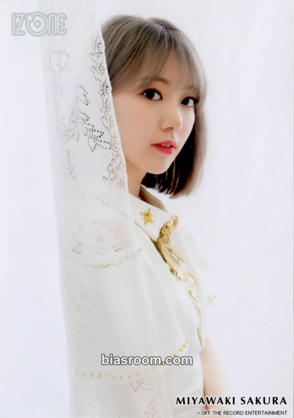Sakura EYES ON ME Photocard - IZ*ONE - IZ*ONE K-pop photocard