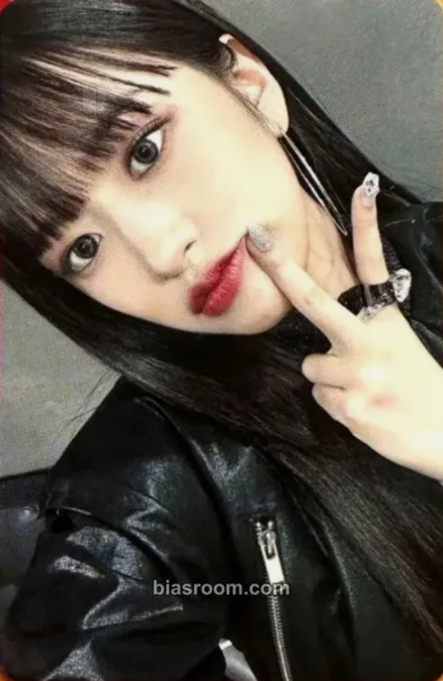 IVE - Yujin - WAVE Album hi touch event B version