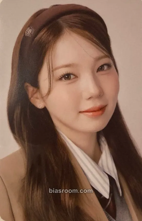 Ayaka NiziU Live with U 2025 "NEW EMOTION : Face To Face" Photocard - NiziU - NiziU K-pop photocard
