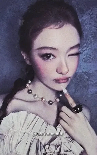 Ella BITE NOW Photocard - MEOVV - MEOVV K-pop photocard