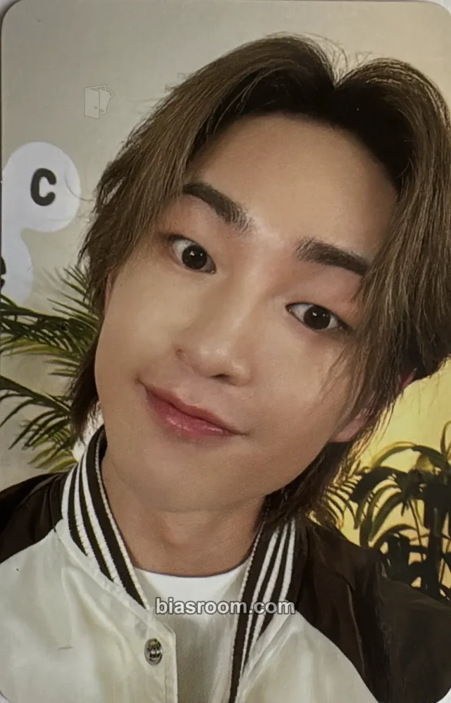 SHINee - Onew - Circle Album smtown & store unboxing event selfie