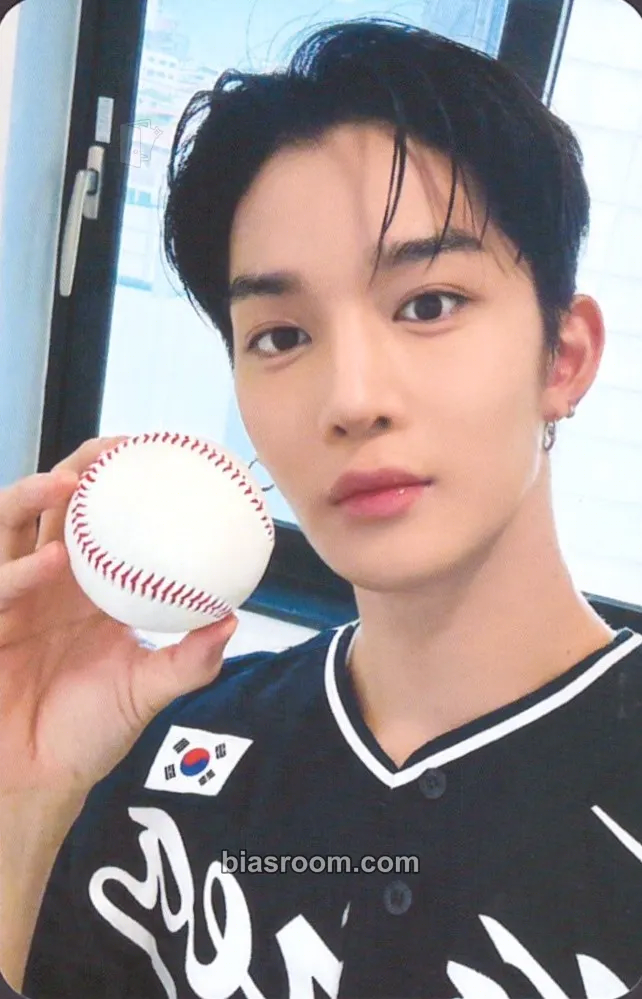 Jinyoung STILL YOUNG Photocard - Bae Jinyoung - Bae Jinyoung K-pop photocard