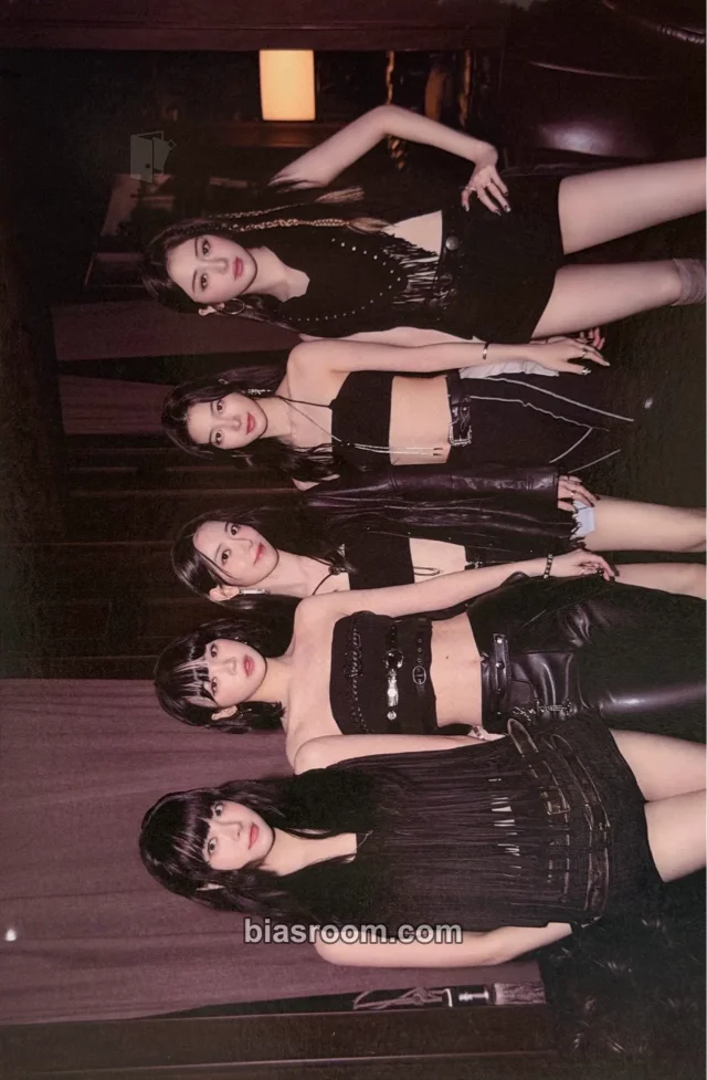 LE SSERAFIM - Other pob (pre-order benefit) postcard weverse global shop (wvg)