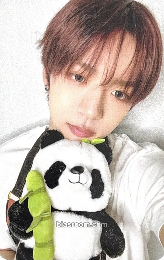 NouerA - Hyunjun - MU (無限大) Album mini fan-meeting