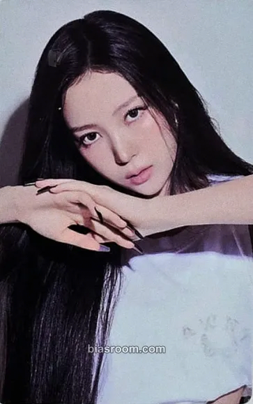 Narin BITE NOW Photocard - MEOVV - MEOVV K-pop photocard