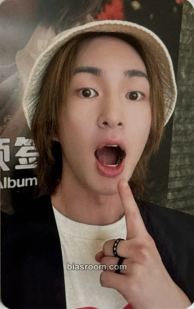 SHINee - Onew - Circle Album fansland video call (fancall) round 2 selfie