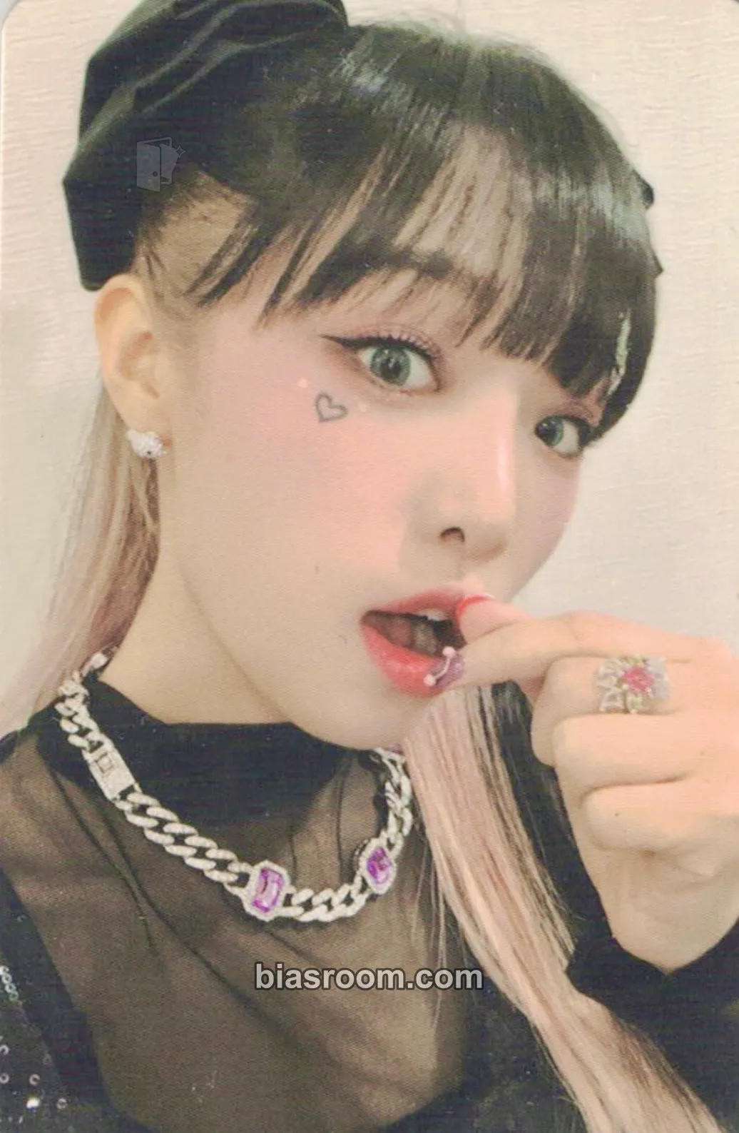 Yena Smiley Behind Photobook Photocard - Yena K-pop photocard