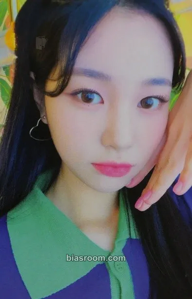 Jihan Play Game : Holiday Photocard - Weeekly - Weeekly K-pop photocard