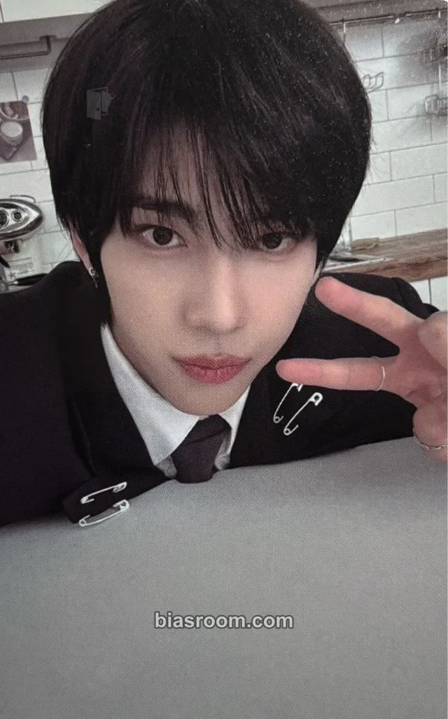 LUN8 - Chael - BUFF Album album photocard time capsule version