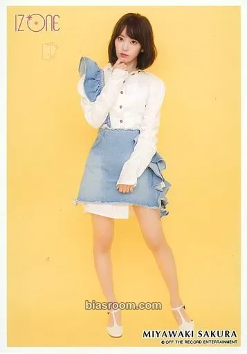 Sakura Suki to Iwasetai Photocard - IZ*ONE - IZ*ONE K-pop photocard