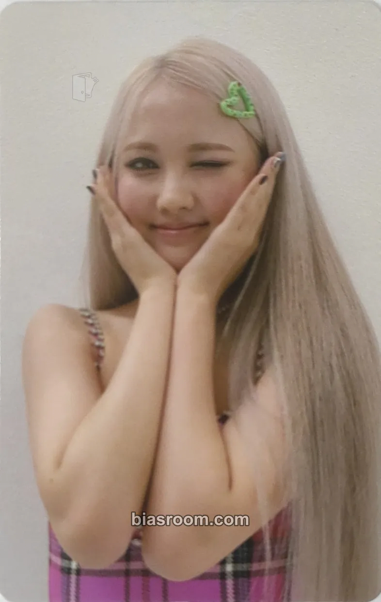 Jia Veni Vidi Vici Photocard - TRI.BE - TRI.BE K-pop photocard