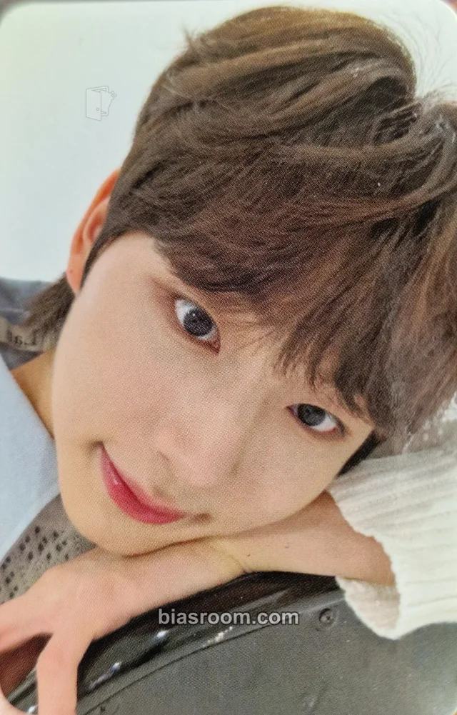 B.D.U - Minseo - B.D.U 2025 Seasons Greetings Other pob (pre-order benefit) season's greetings