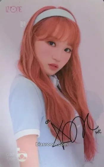 Kim Chaewon HEART*IZ POP-UP STORE Photocard - IZ*ONE - IZ*ONE K-pop photocard
