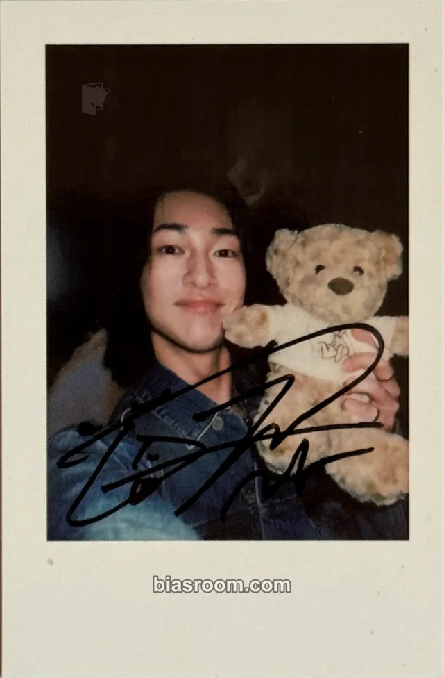 SHINee - Onew - Circle Album fansland video call (fancall) round 1 polaroid printed signed