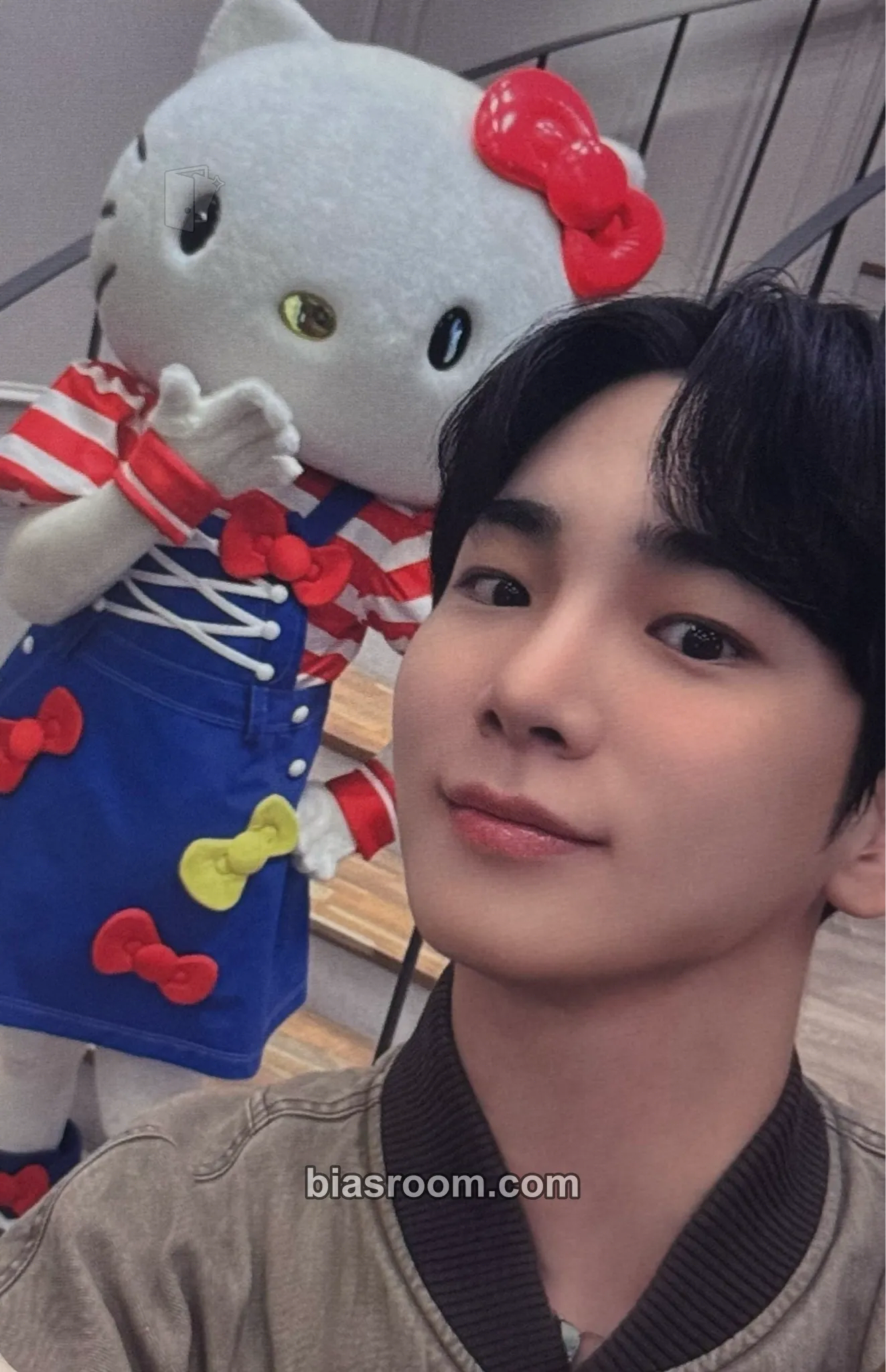 Key Where is Key? with Hello Kitty Photocard - Key K-pop photocard