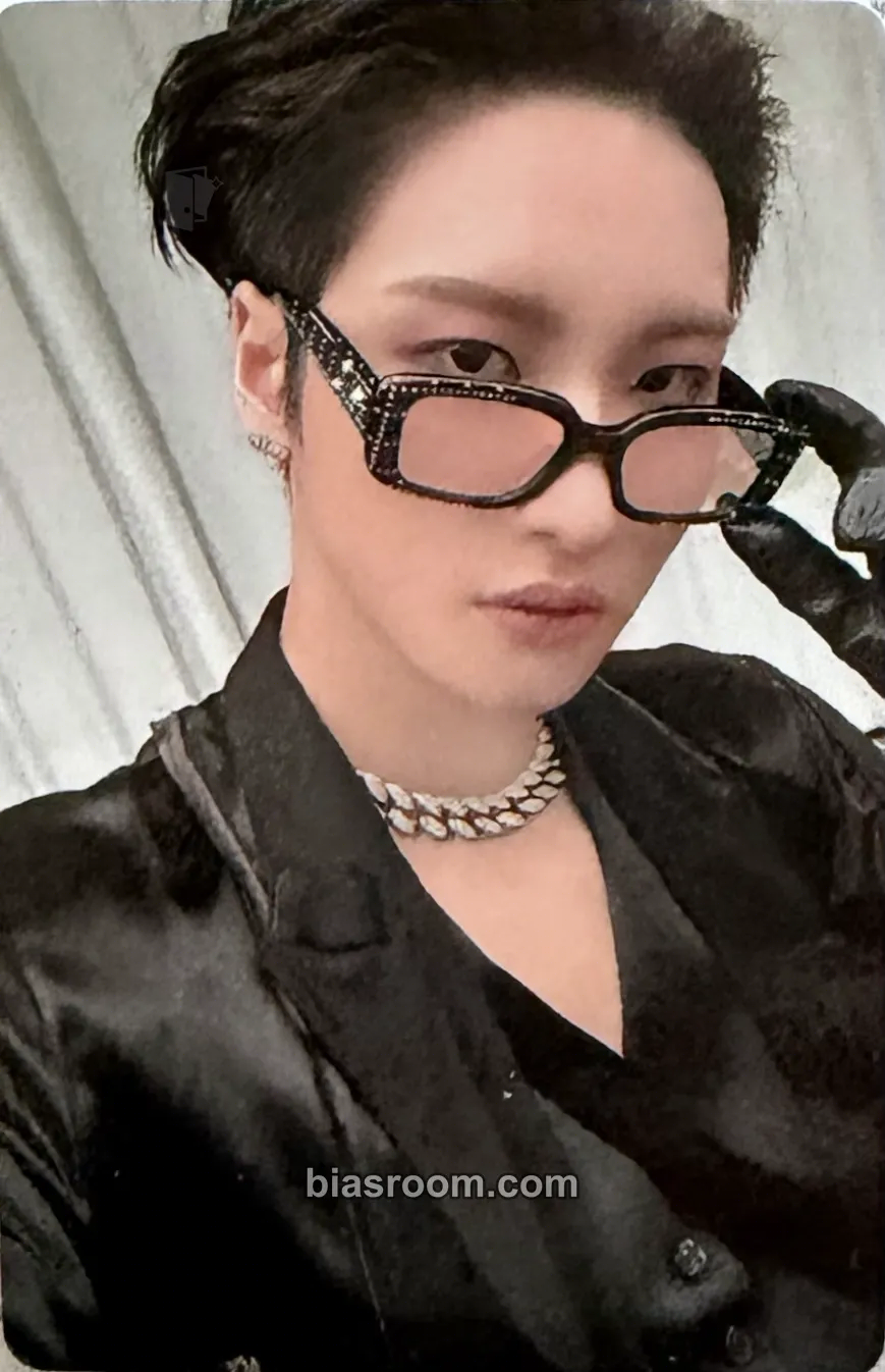 Seonghwa THE WORLD EP.2 : OUTLAW Photocard - ATEEZ - ATEEZ K-pop photocard