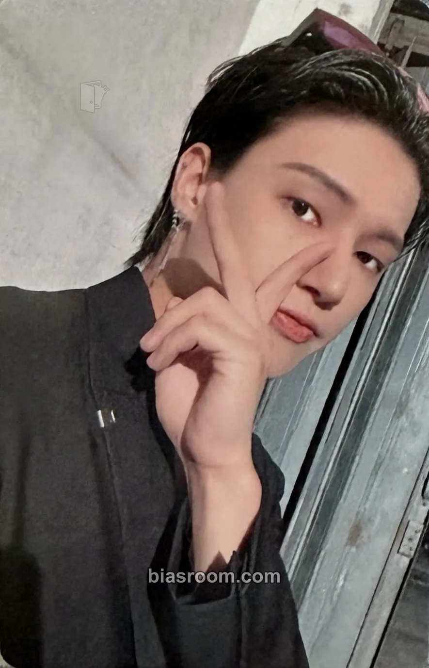 Wooyoung THE WORLD EP.2 : OUTLAW Photocard - ATEEZ - ATEEZ K-pop photocard