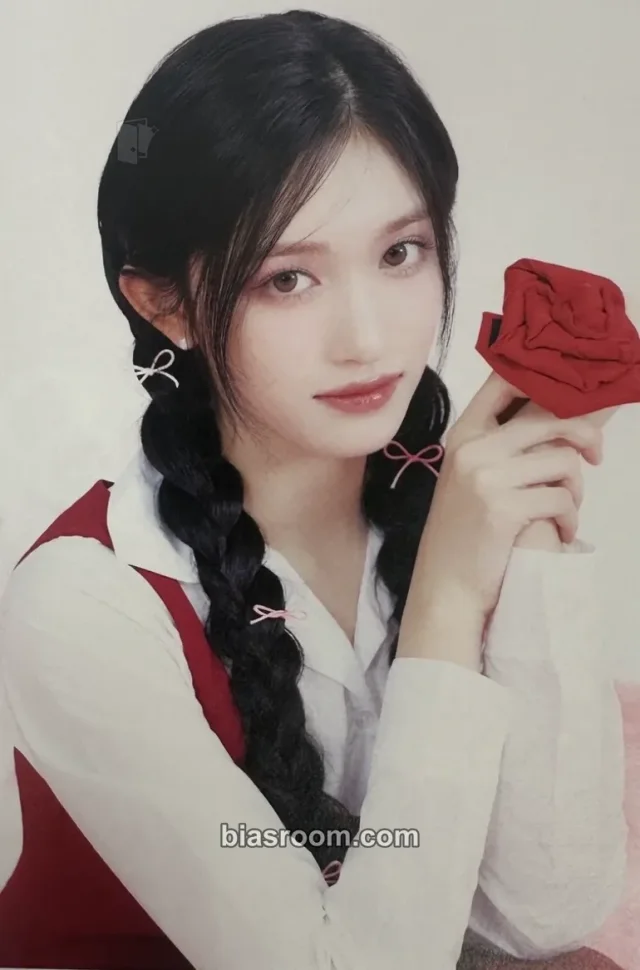 IVE - Leeseo - IVE SWITCH Album album inclusion loved ive version postcard set