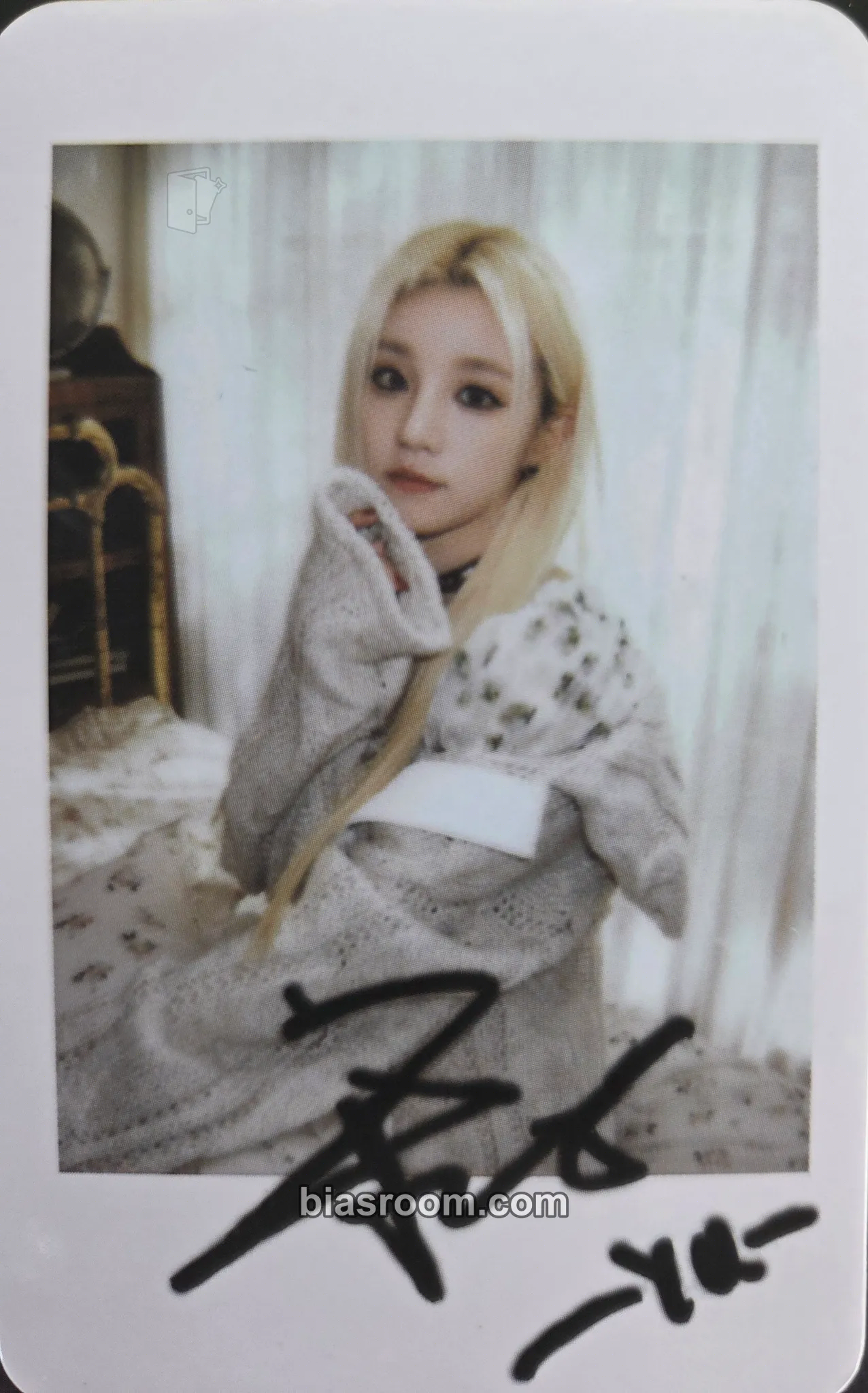 Yuqi Yuqi x XBlush Magazine Photocard - i-dle - i-dle K-pop photocard