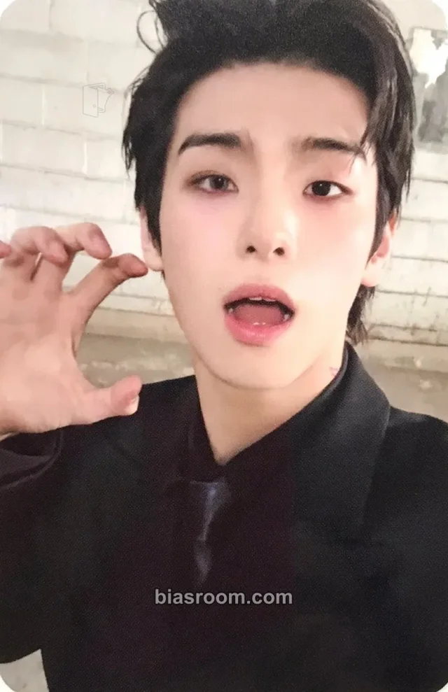 82Major - Dogyun - FEELM Album everline fansign round 1