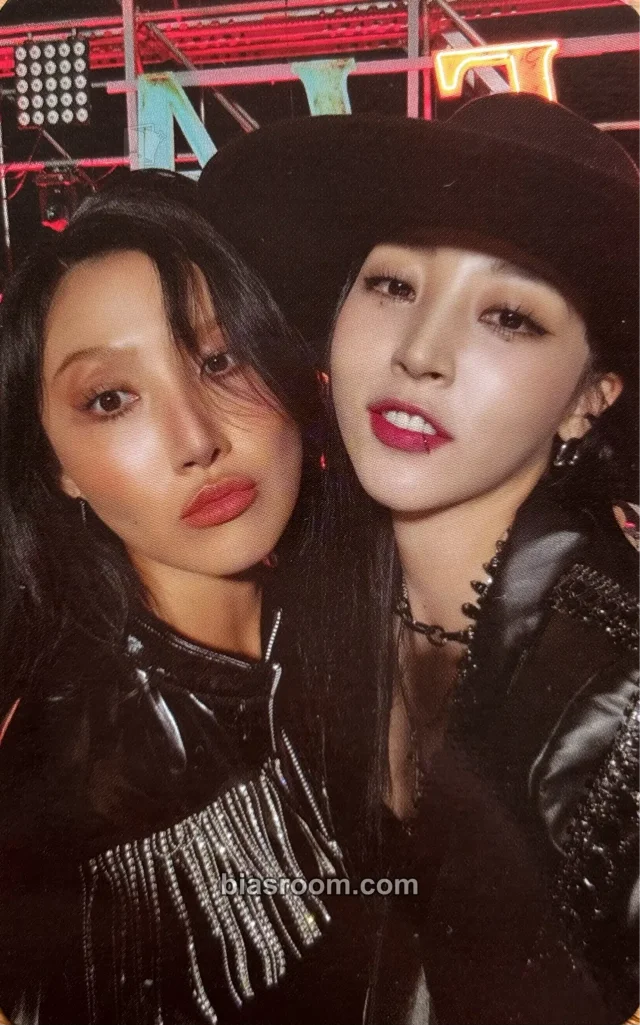 MAMAMOO - Moonbyul & Hwasa - MIC ON Album album photocard unit photocard nemo version