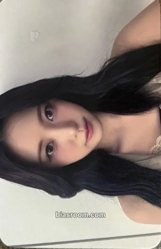 Liv Dearest Photocard - RESCENE - RESCENE K-pop photocard