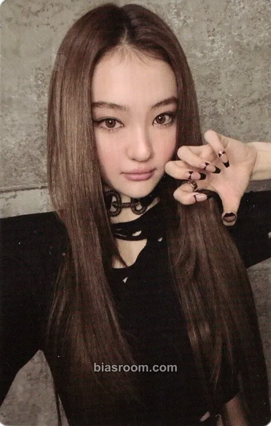 Ella BITE NOW Photocard - MEOVV - MEOVV K-pop photocard